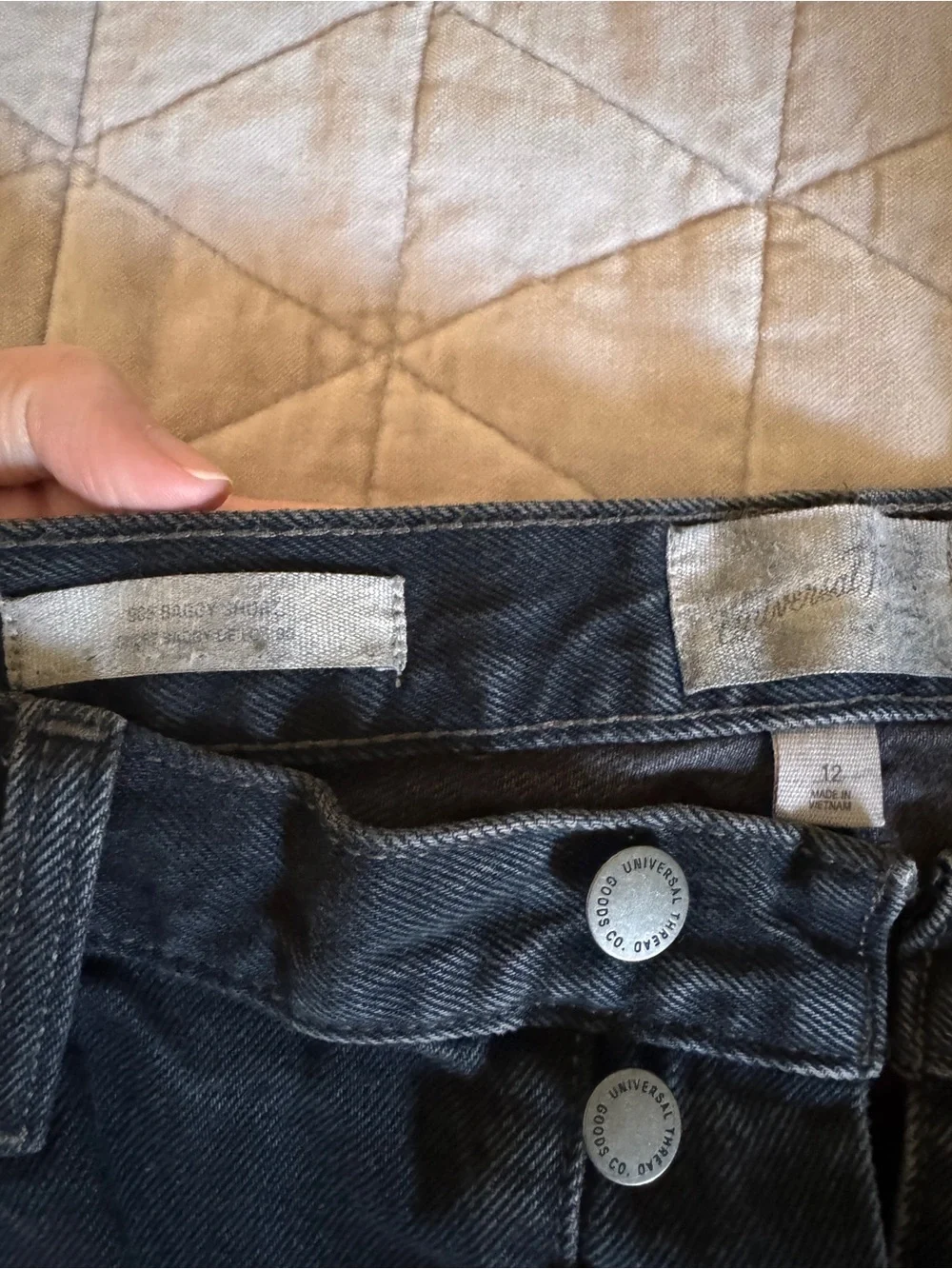 NWOT Universal Thread 90s Baggy Shorts Black Denim Raw Hem Button Fly Size 12